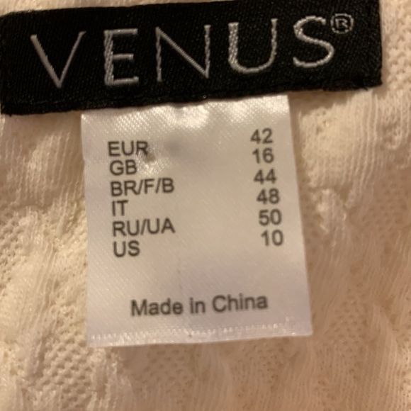 Venus size 10 longsleeve dress. Ruffle bottom and ribbed/waffle material - Picture 3 of 6